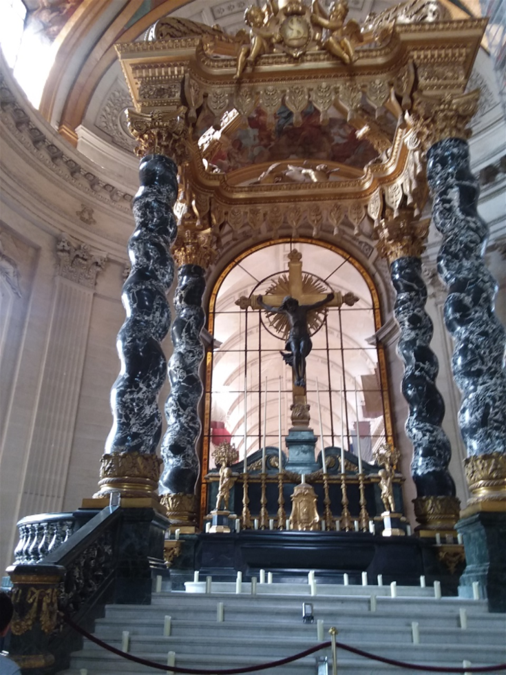 INSIDE OF INSTITUTION NATIONAL DES INVALIDES. 