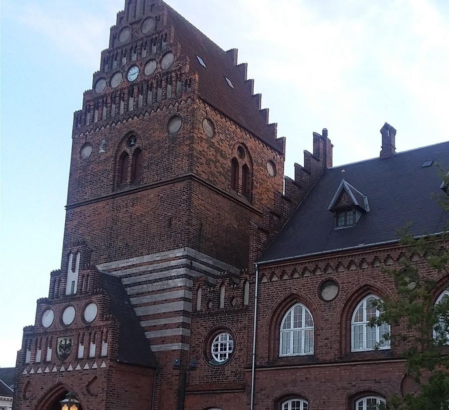 We are in the area of Rosgilde Cathedral and the Royal Mansion in Roskilde Danmark. This particular building was the City Hall in medieval times. There is now a Skt.  Laurentius History Museum here. getting ready to walk from here to the Viking Museum which is not far at all.
