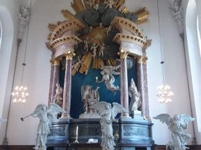 This is the altar in the Church of Our Saviour. This masterpiece was created by Nicodemus Tessin. It depicts a scene from the Garden of Gethsemane with an angel holding a golden chalice above. Can this be the HOLY GRAIL I am searching  for? I hope not because I already arrived here, found it, and left it behind. It absolutely is not so I continue my search.