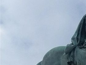 Speaking of Amalienborg Palace, this equistrian statue is in the center of its courtyard. It depicts King Fredrik V on his horse 🙂🐎. The statue was completed in 1771.