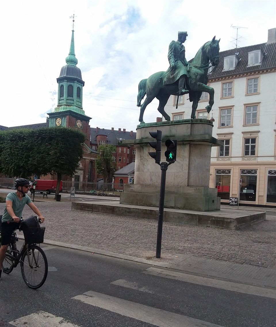 While walking the streets of Copenhagen, I discovered this statue of King Christian X (Christian X Statuen) which is at the.intersection of Bredgade and Queen Annæ place.