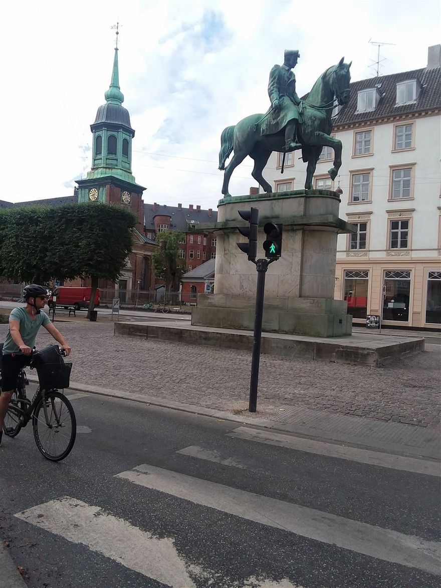 While walking the streets of Copenhagen, I discovered this statue of King Christian X (Christian X Statuen) which is at the.intersection of Bredgade and Queen Annæ place.