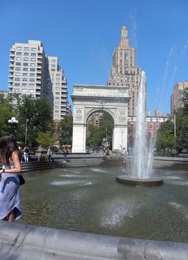 Washington Square Park is in the Greenwich Village neighborhood. It is located at the south end of 5th Avenue. Many famous people lived around here. Eleanor Roosevelt once lived in the area. Bob Dylan and Joan Baez lived in an apartment that overlooked this park.