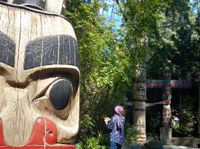 This is the path on the way to Capilano Suspension Bridge.