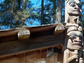 This is one of the tallest totem poles at Kia'palano. If you go to Capilano Suspension  Bridge, you will walk through this area first.
